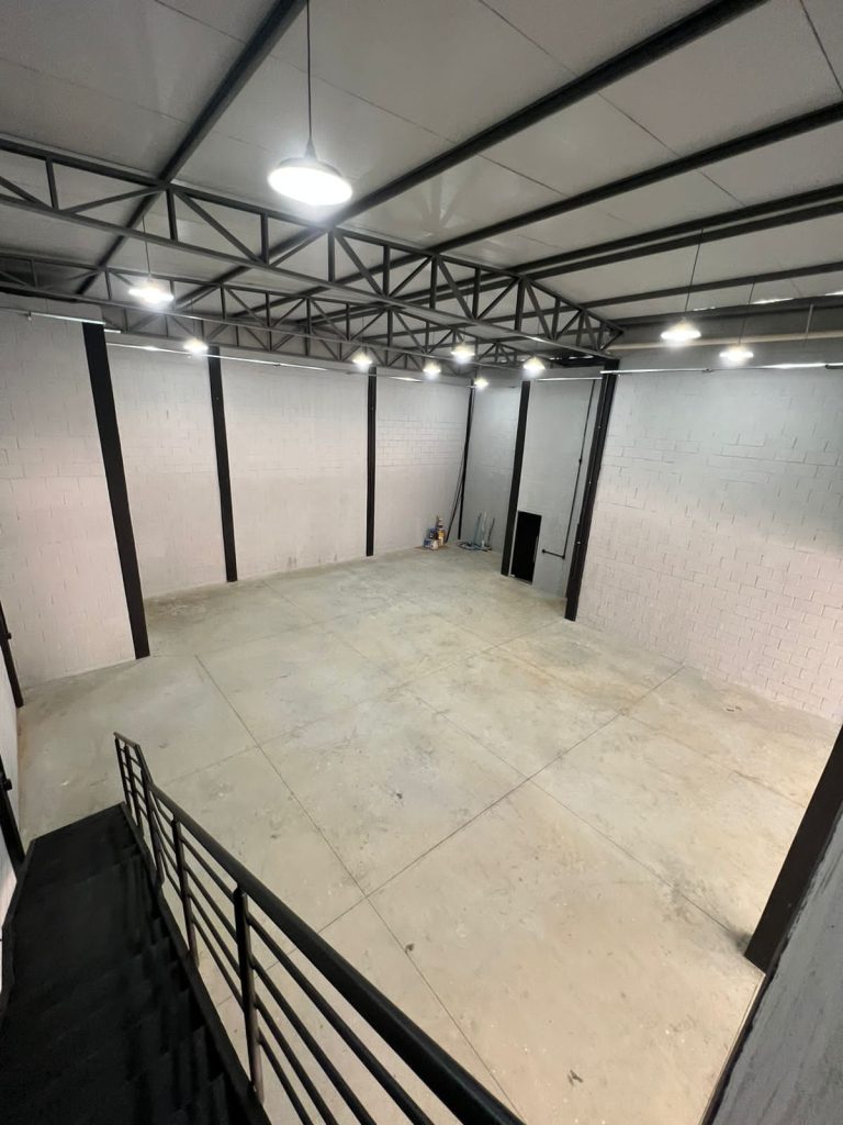 Alugo Sala comercial R$ 10.000.00, galpão para ecommerce – Vila Alvorada, próximo avenida T-9