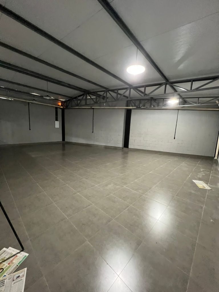 Alugo Sala comercial R$ 10.000.00, galpão para ecommerce – Vila Alvorada, próximo avenida T-9